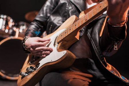 På udkig efter en begynder el guitar? Her finder du de 14 bedste fra test